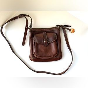 VINTAGE DOONEY & BOURKE CHESTNUT LEATHER POCKET CROSSBODY BAG PURSE